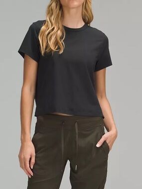 Lululemon Black Short Sleeve Cropped Tee